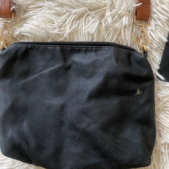 Black Leather Adjustable Shoulder Bag with Coin Purse - Picture 7 of 9